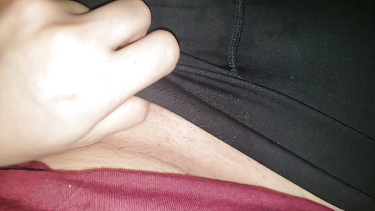 Clítoris flácido apenas duro se pone blando con una sola caricia de dedo