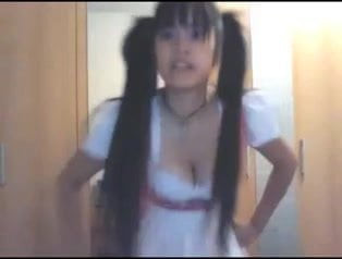 Sexy caramelldansen trong một dirndl