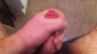 O pulă netăiată se masturbează