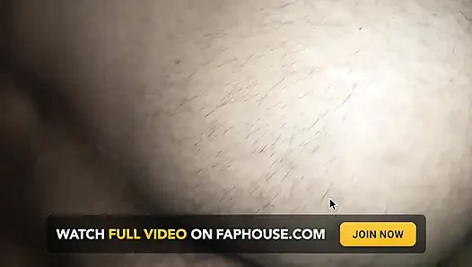 Hintli kadın ışıkları söndürerek seks yapıyor