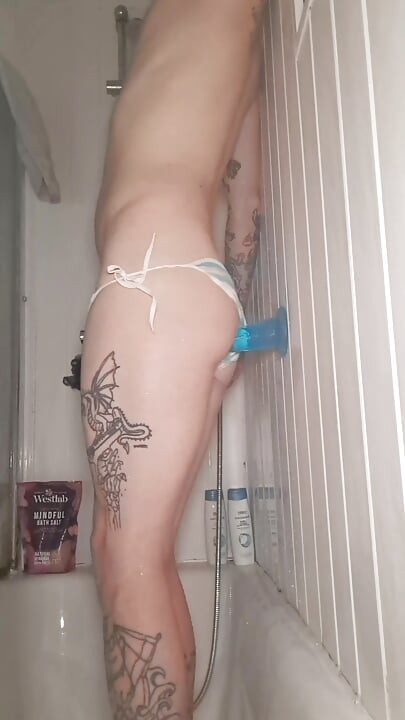 Celana dalam biru, dildo biru