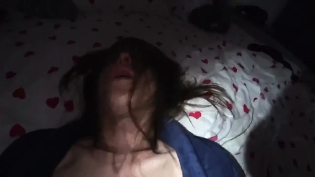 真正的叛国者. 人妻和好朋友在我家做爱..