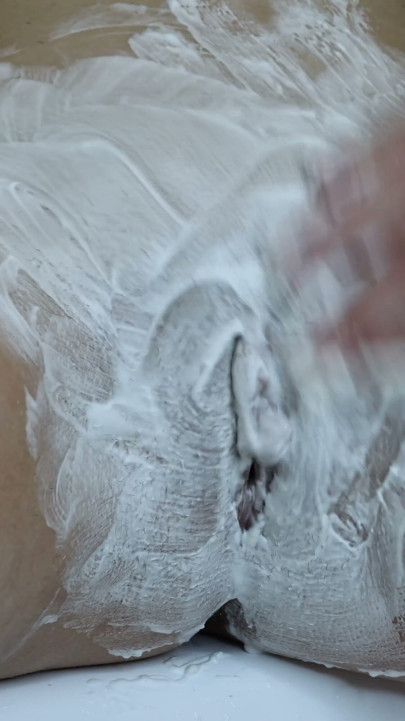 Closeup of shaving the vagina with a trimmer and a razor! | Clip 2