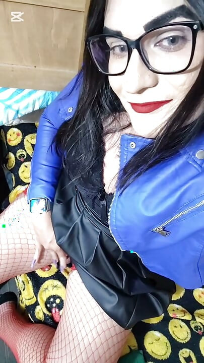 Shemale Ladyboy dalam pakaian dalam seksi mahu kongkek