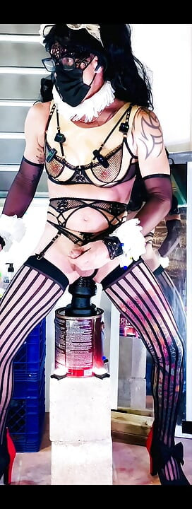 Femboy 性感内衣骑乘大黑色假阳具