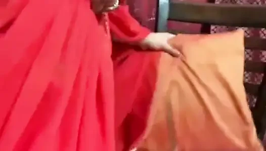 Индийская девушка дези трахает пальцами ее горячую киску одна дома