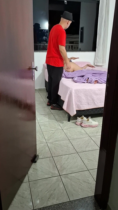Hijastra llega a casa de Carnaval temprano en la mañana y hace una mamada. | Clip 2