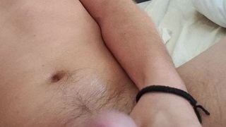 Solo masculino masturbando esperma