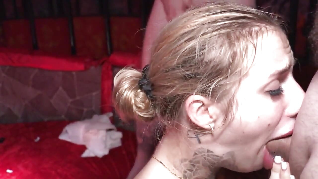 Gorąca laska Jeanine Gangbanged w Austriacki Swinger P3