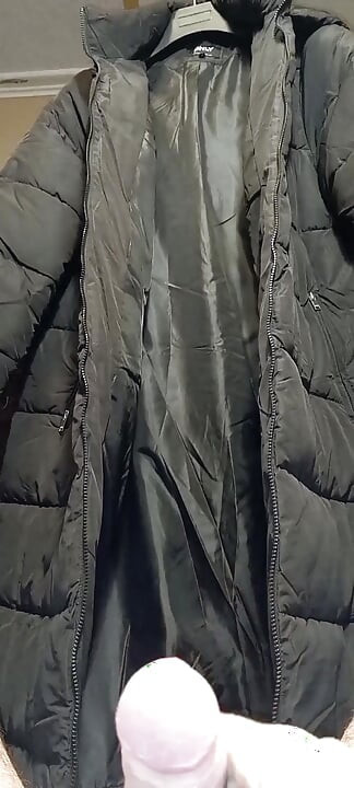 Filmando minha porra no forro brilhante de uma longa senhora de inverno