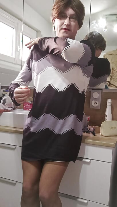 Patty crossdresser pere prste i zube u maloj rupici ljubavi