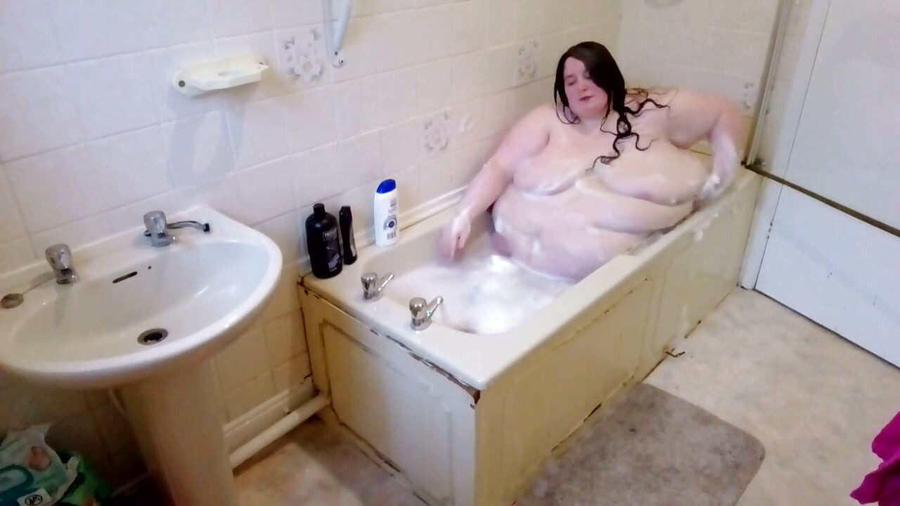 Sbbw prøver å ta et bad, får hun plass?
