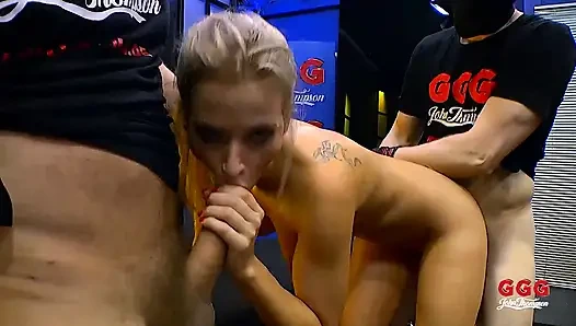 Ggg - Сперма Королева Ria Sunn Сосет И Глотает Сперму