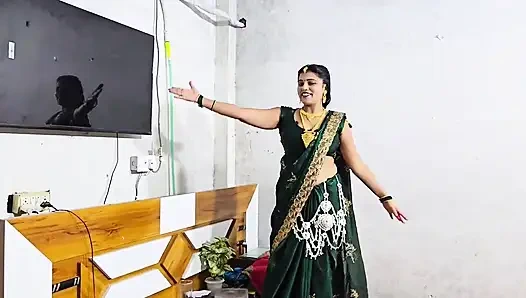 18 jahre alte nachbarin kommt, um schwanz in sie zu nehmen, kommt auf ihre möpse