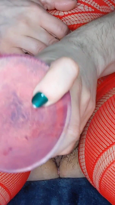 Червоні панчохи та крем, що капає | Кліп 1