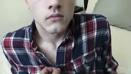 Bu bakire yarağa aç genç kız çığlık atıyor