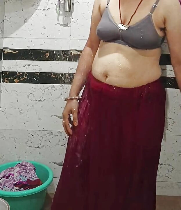 Priya Bhabi Big Ass Bath Show