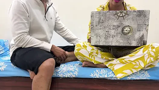 Aku ngentot memek adik tiriku di ranjang sama adik tirinya