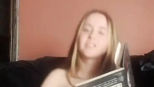 Mencoba untuk membaca saat menggunakan vibratorku