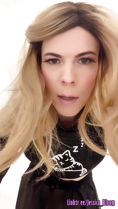 แม่เลี้ยงข้ามเพศ Jessica Bloom ฉี่ใส่หน้า, ป้อนน้ําเงี่ยน, ตด, และน้ําเงี่ยนนม!