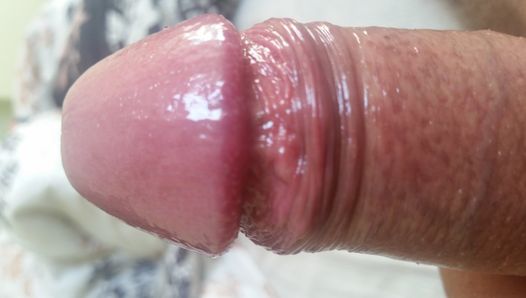 Masturber une grosse bite fait éjaculer le sperme