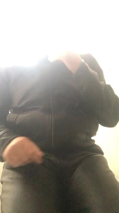 Smoking and cum in leather jacket, gloves and trousers