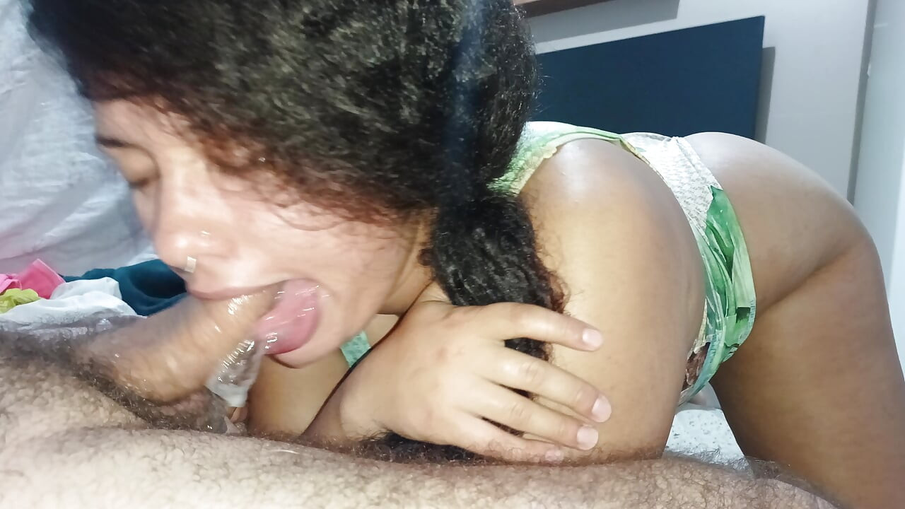 GLUTTONOUS FULL OF HORNY IN HER LITTLE MOUTH, SWALLOWING AND SHAKING HER ASS
