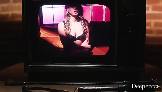 Derin. Maskeli sarışın Summer Kline anonim bir dominanta kontrolü teslim ediyor