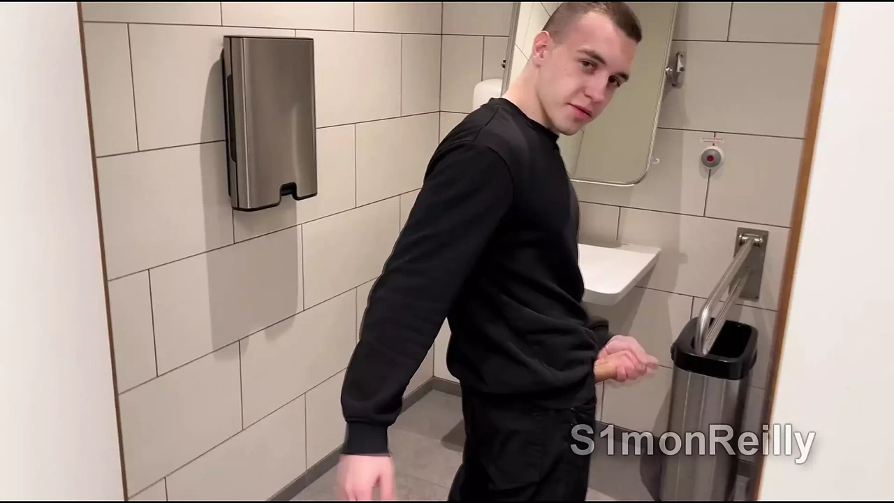 Public Cruising – Inviting Straight Guy to public Mall toilet