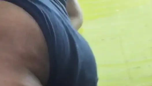 Школьница занимается сексом с морковкой