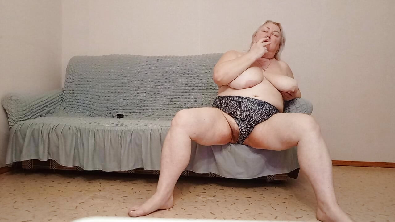 sąsiad masturbuje się przed kamerą dla fanów