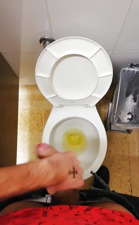 Drkanje u različitim kupaonicama dok ne svršim