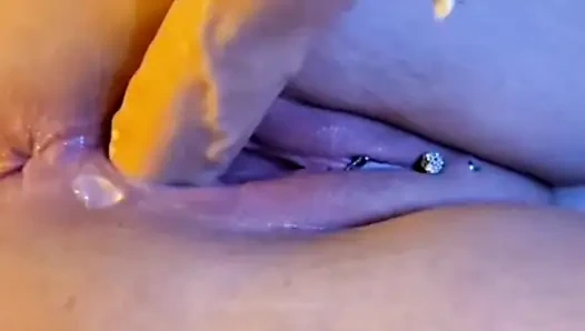 Mache Es Mir Mit Einem Großen Dildo