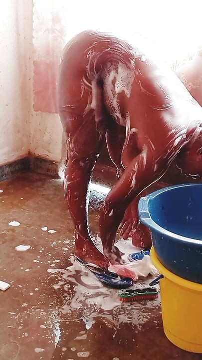 Sugarmommy Bathing After Getting Fucked 6 Rounds