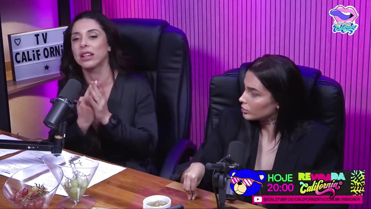 Two Hotties in a Show of Dirty Talk - Bruna Carlos and Luciana Picchi
