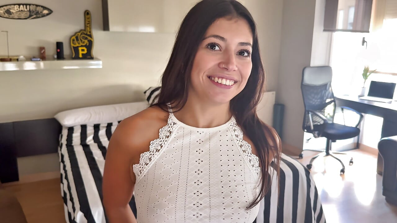 Min argentinske veninde, der er knust over sin kæreste, beder desperat om hård sex