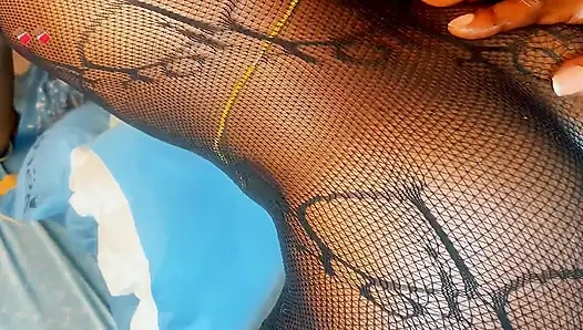 Patronun şişman bir maaş çeki için götüme boşalmasına izin veriyorum!! Tombul götümü çok iyi sikiyor!!