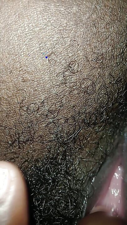 ครั้งแรกของฉันที่มีควยในหีของฉันและมันเจ็บปวดจริง ๆ ฉันไม่สามารถรับได้อีกต่อไป x xxxxxxxxx