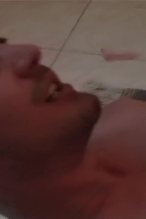 2092 イケメンとの楽しいセックス 彼の友人によって屋外で犯されました