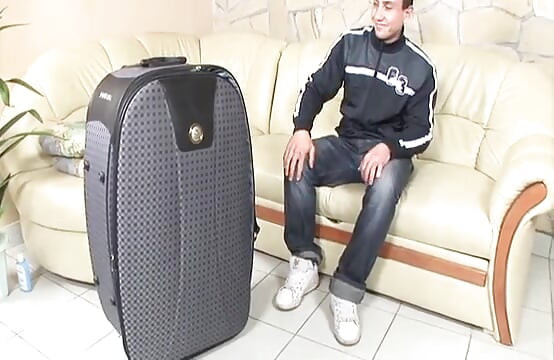 Sexy trpaslík pro obrovského ptáka!! Není možné, aby byla pravda!!