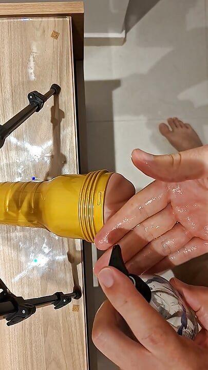 Futând Fleshlight pentru prima dată după 2 săptămâni fără să mă masturbez P2