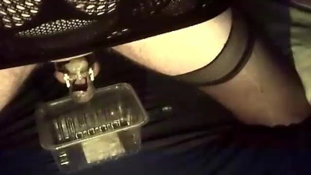 Pee & Drink Sissy Bitch!!