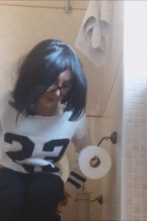 Želiš li me pratiti u kupaonicu? Uđi unutra