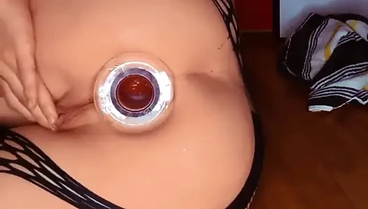 Ich gebe Dir eine Nahaufnahme am Inneren meines Arschlochs mit diesem clear Tunnelplug. Warum nicht mich selbst ein bisschen am ende fisten