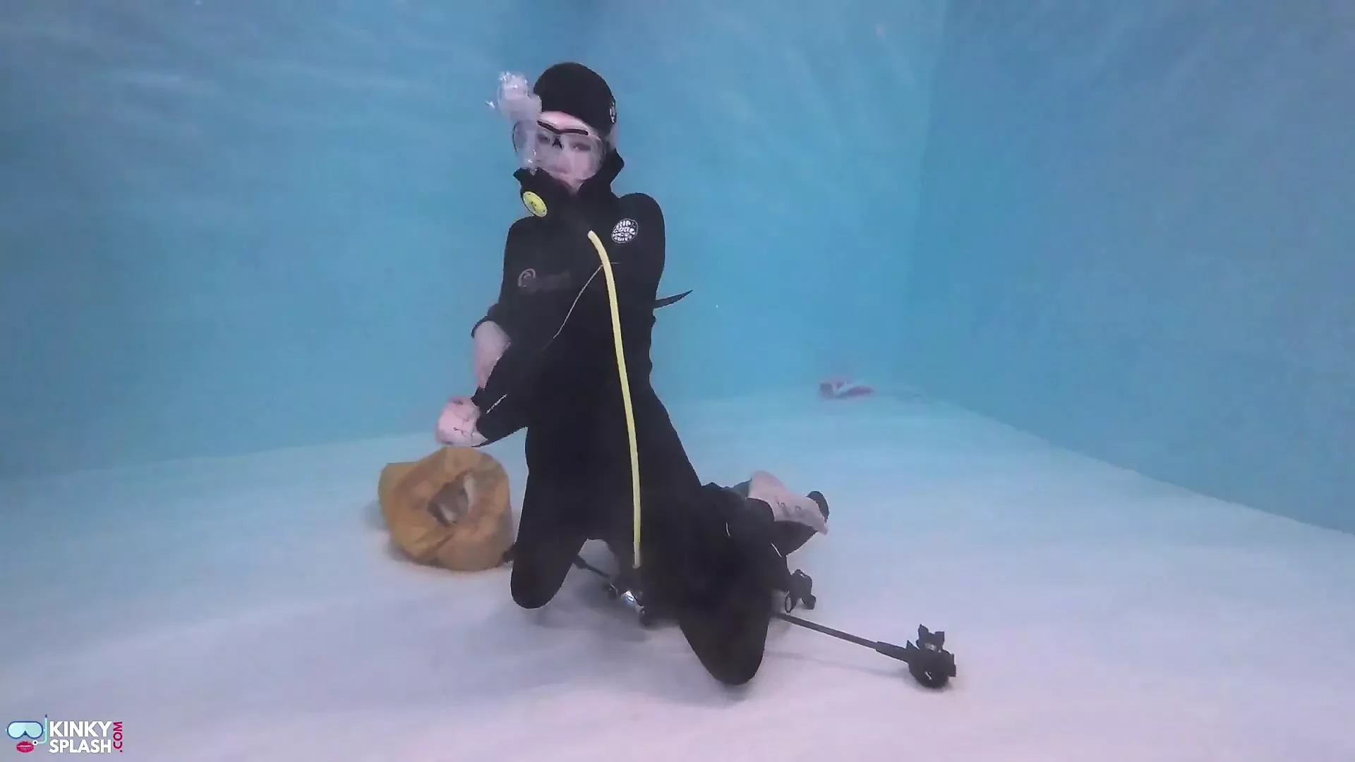 Scuba Menyelam Lucy: Jalur Bawah Air