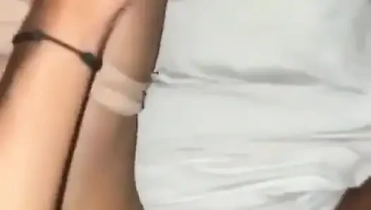 Asyalı orta yaşlı seksi kadına ayak uydurma