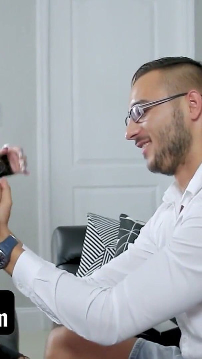 Toplam inek üvey kız kardeşini ateşli çıplak vücudunu izlemek yerine video oyunlarını tercih ediyor - sislovesme | Klip 1