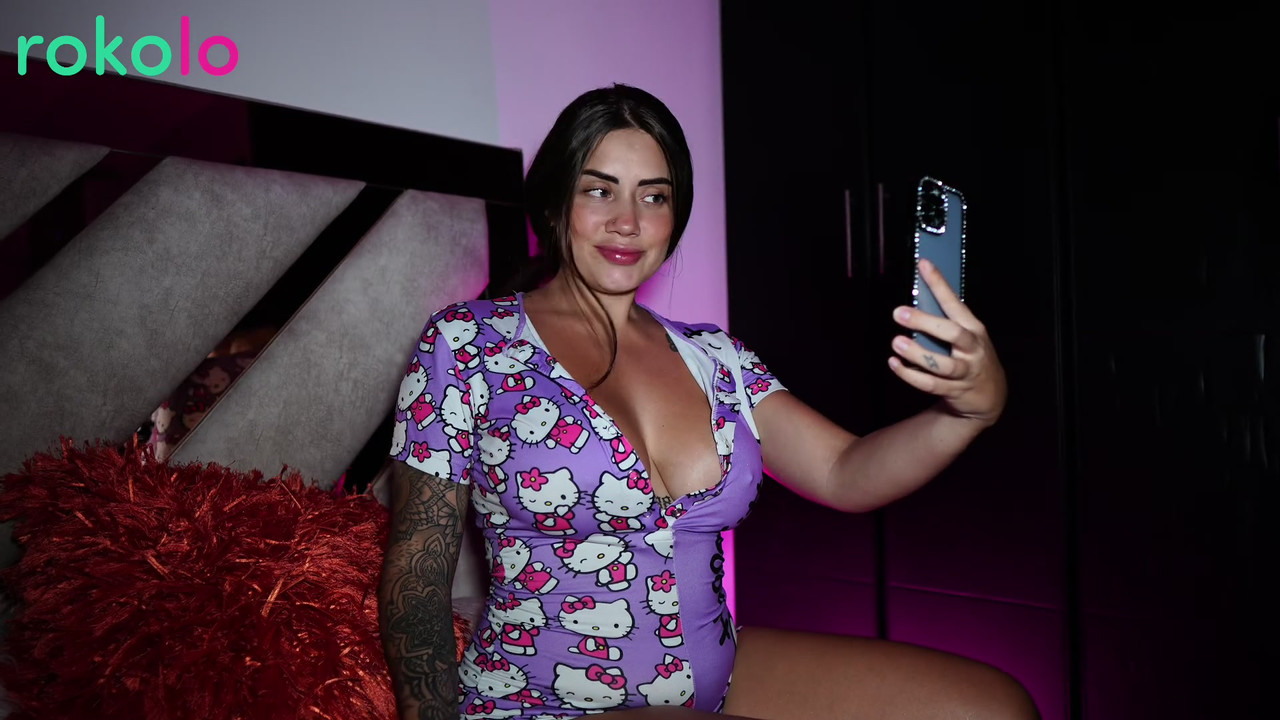 我在约会应用程序上找到了我的继兄弟，我勾引他操他，让他用他的精液填满我