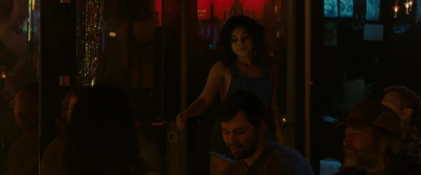 Vanessa Hudgens, Jodi Lyn O'keefe - «Замерзшая земля» 02