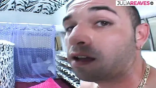 Gadis seksi ini lagi asik nyepong kontol besar sebelum dientot habis-habisan sampai dicrot di dalam